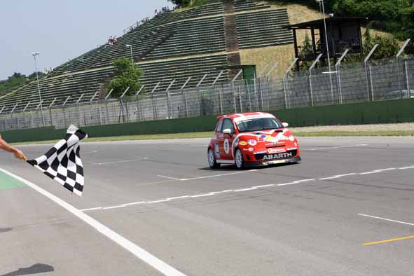 Photo of TROFEO ABARTH 500 – Giornata trionfale per il Team Campana Corse by Rangoni Motorsport che, grazie a Salvatore Tavano domina anche a Imola con una doppietta