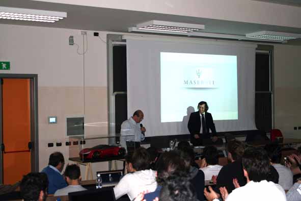 Photo of Si è conclusa con i seminari dell’Ing. Lorenzo Ramaciotti (FCA) e Roberto Corradi (Maserati), la serie degli incontri con gli studenti di Ingegneria del Veicolo dell’Università di Modena