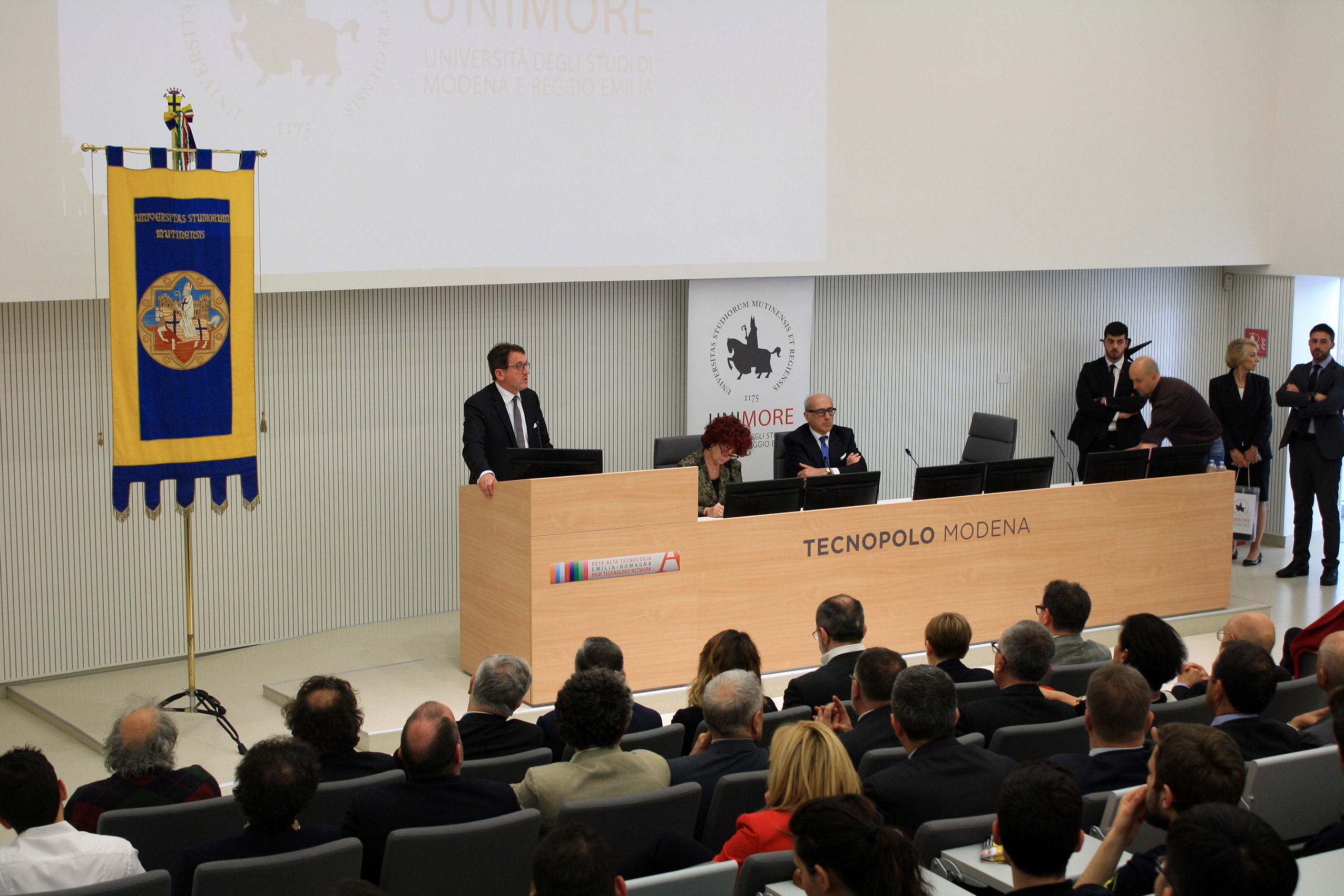 Photo of UniMoRe inaugura la nuova sede dell’Academy Automotive, alla presenza del sindaco Muzzarelli di Modena e della Ministra dell’Istruzione Fedeli