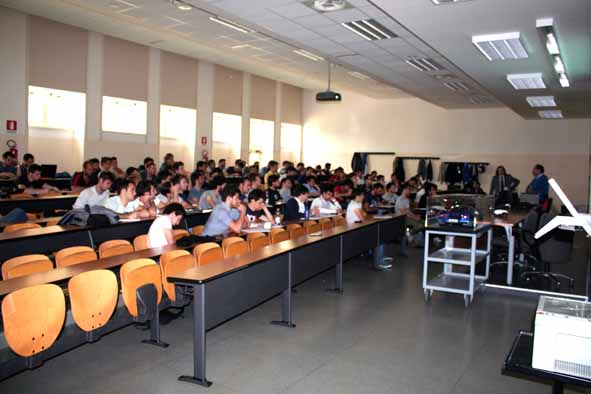 Photo of Seminari dedicati alla progettazione automotive al Dipartimento di Ingegneria “Enzo Ferrari” dell’Università di Modena: ha iniziato l’Ing. Antonio Cesaretti (Maserati)