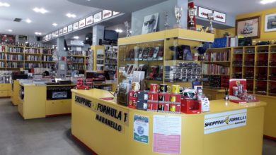 Photo of MARANELLO COLLECTION: La nuova insegna dello storico negozio “Shopping Formula 1” nato nel 1979.